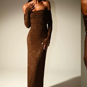 MESHKI - MARCEL

Off Shoulder Diamante Maxi Dress - Chocolate